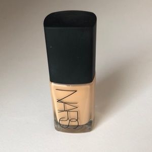 NARS Sheer Glow Foundation STROMBOLI
